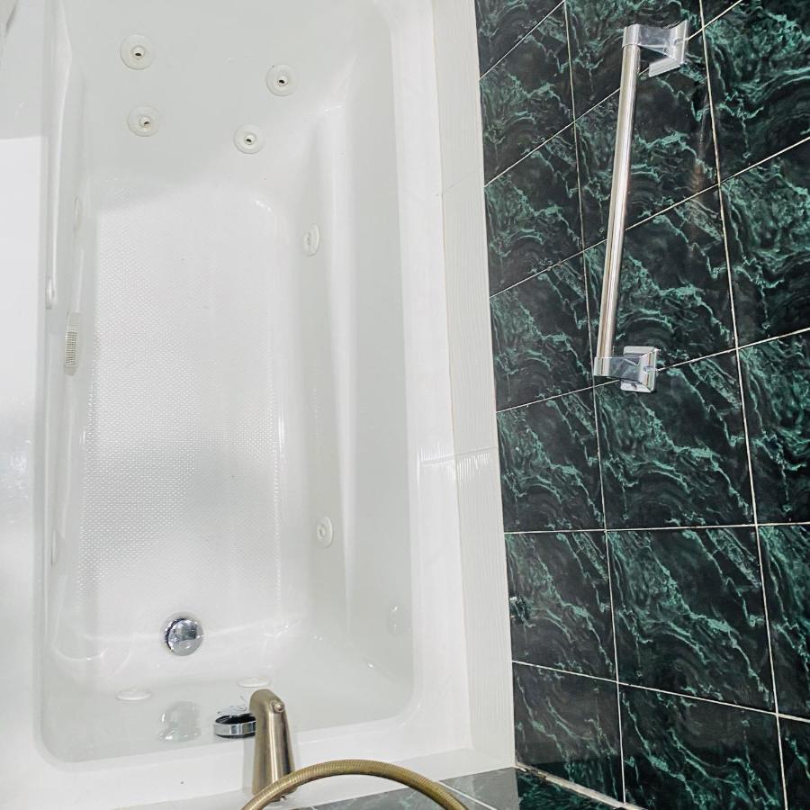 Room With Jacuzzi, Massage Seat, And Parking Space, The Best Choices!! North Bergen Luaran gambar